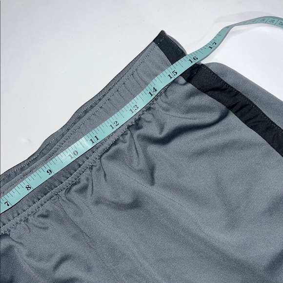 Nike Men's Gray and Black Athletic Shorts - Picture 6 of 8